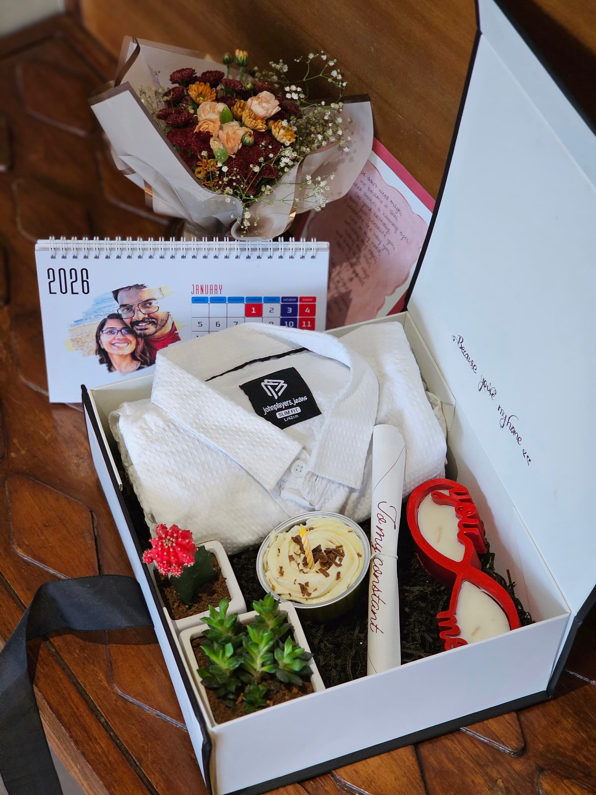 VelvetRomance Unboxing Moment - HamPers Kochi Luxury Gifting Atelier