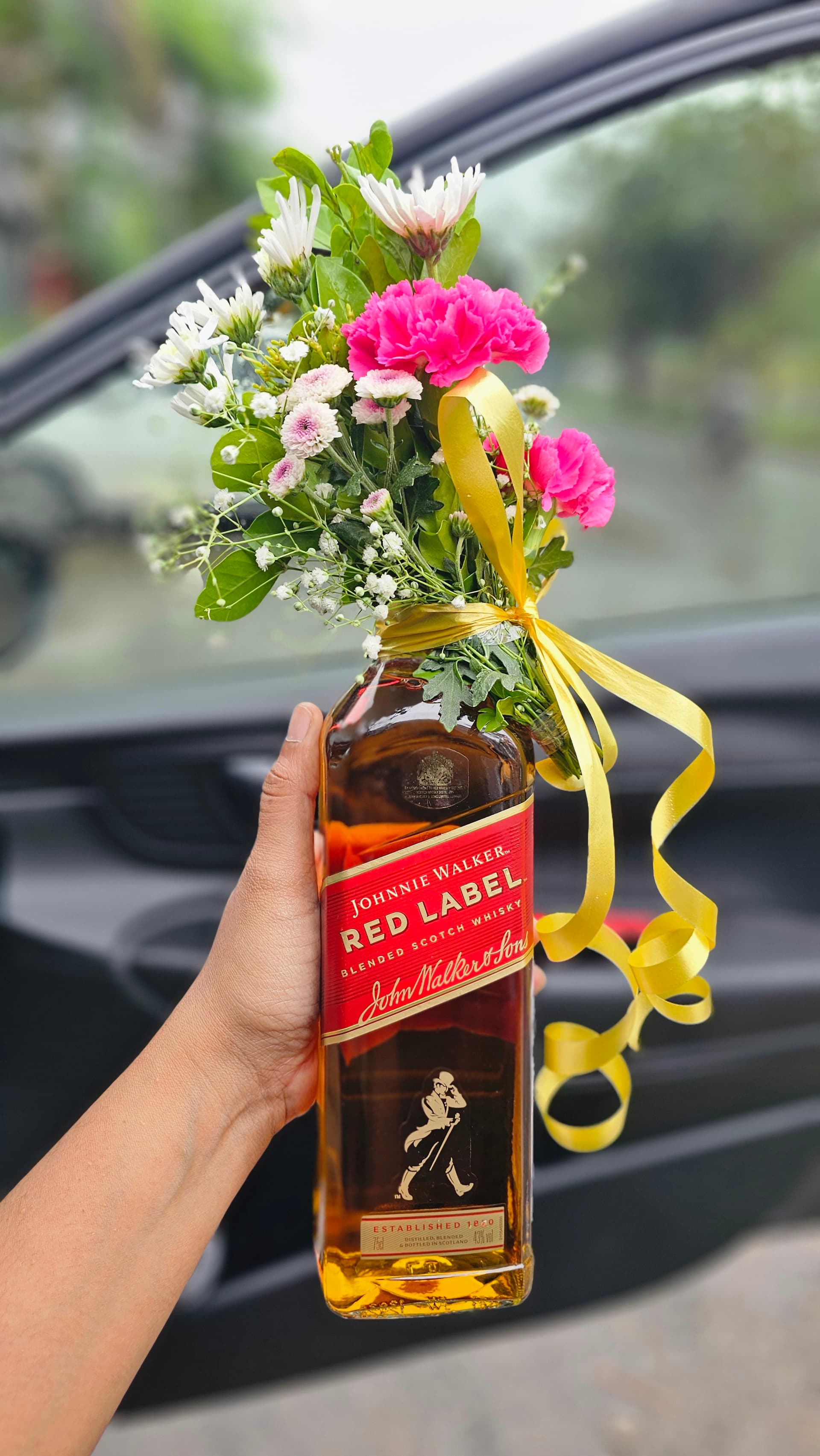 CelebrationGold Unboxing Moment - HamPers Kochi Luxury Gifting Atelier